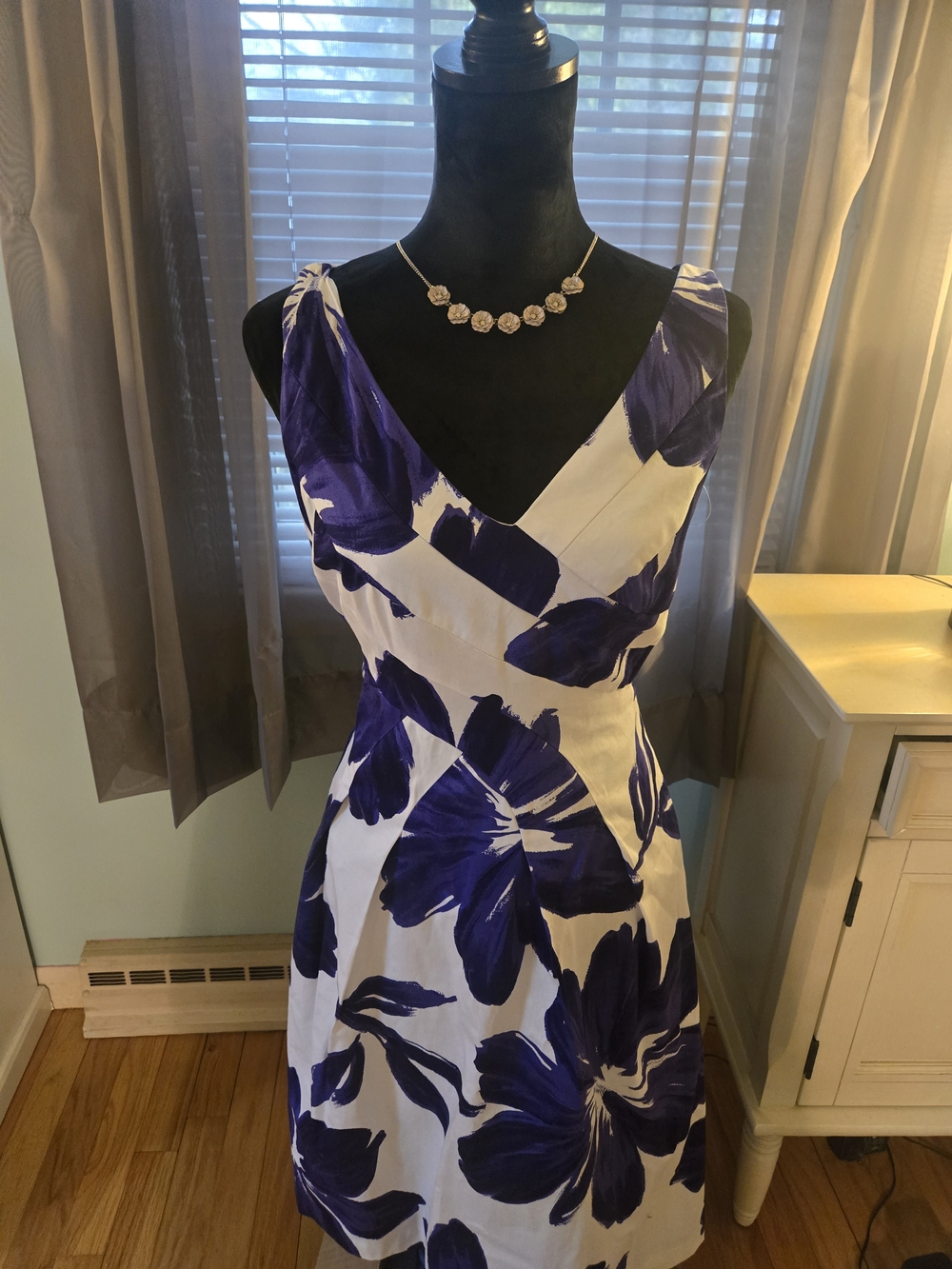 Jones New York White and Purple Floral V-Neck Midi Dress